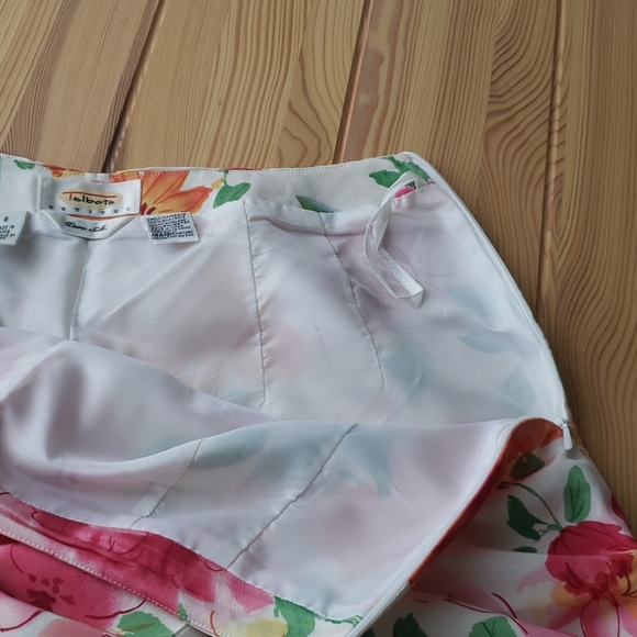 Talbots fully lined pure silk floral capris - Picture 4 of 9